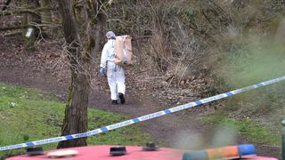 O adolescentă &icirc;n v&acirc;rstă de 16 ani a fost găsită fără suflare &icirc;ntr-un parc din Warrington