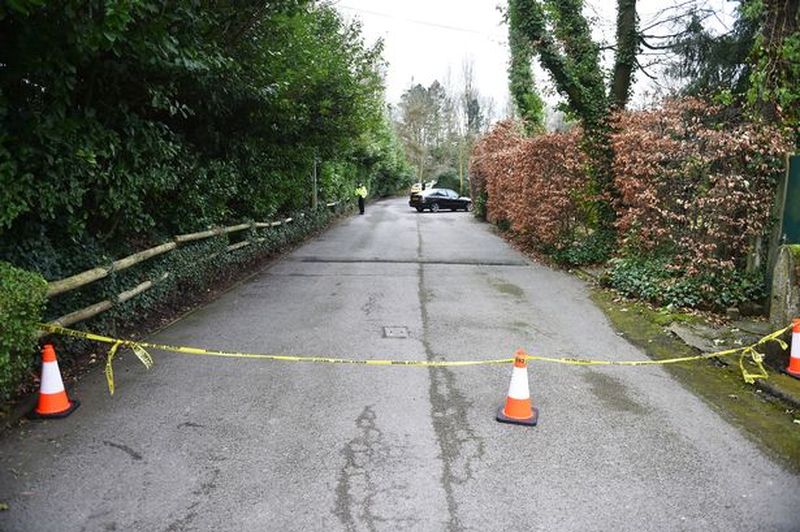 O adolescentă în vârstă de 16 ani a fost găsită fără suflare într-un parc din Warrington