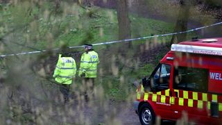 O adolescentă &icirc;n v&acirc;rstă de 16 ani a fost găsită fără suflare &icirc;ntr-un parc din Warrington