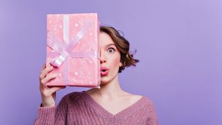 Idei de cadouri care o vor surprinde primăvara aceasta