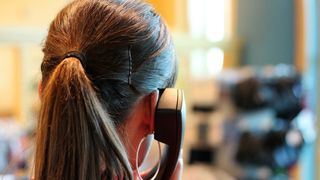 Un deputat PNL vrea interzicerea roboților din Call Center