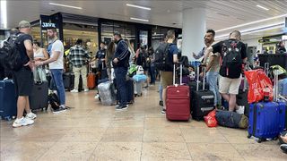 Mii de pasageri, blocați pe aeroportul din Frankfurt din cauza unei defecțiuni la sistemele informatice. Pasagerii au fost sfătuiți să folosească trenul