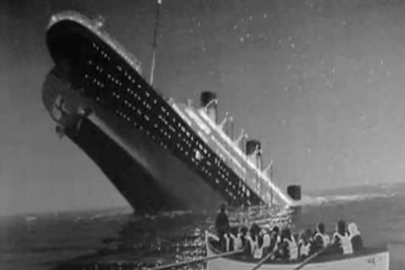 FOTO/VIDEO - Imagini spectaculoase cu Titanicul scufundat pe fundul Oceanului Atlantic. Ele au fost publicate după zeci de ani
