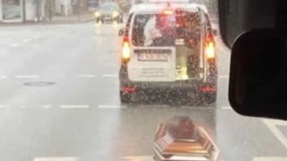 Ultimul drum spre casă al lui Nicolae a fost plin de peripeții. Sicriul în care se afla trupul românului s-a răsturnat în mijlocul drumului