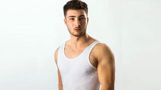 El este românul care candidează pentru titlul de cel mai chipeș bărbat al anului 2023. Gabriel are 19 ani