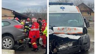 O ambulanță a fost implicată &icirc;ntr-un accident rutier la Iași. Cinci persoane au fost transportate la spital