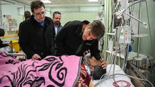 Un cuplu și băiatul lor de 12 ani, scoși din ruine la 300 de ore după cutremur. Tragedie la spital: copilul a murit