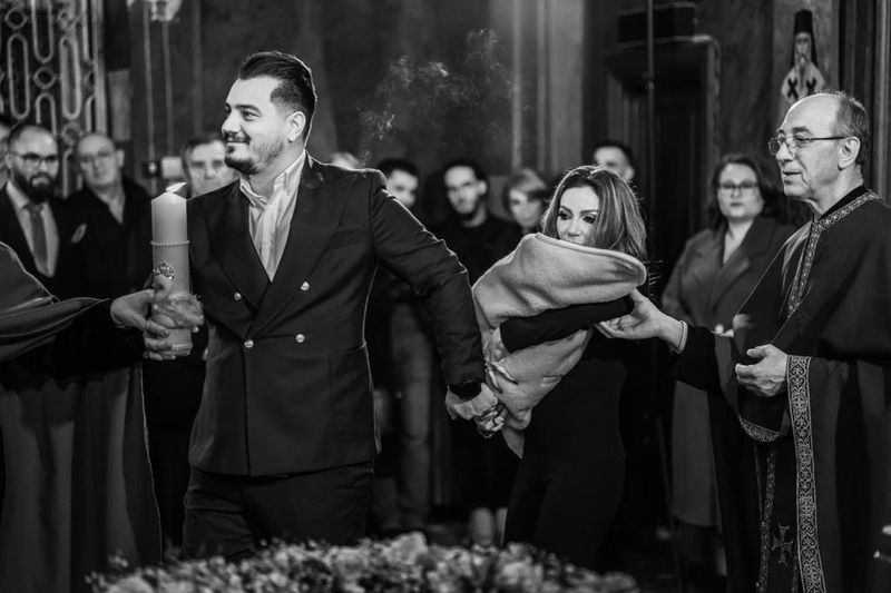 Weekend plin de emoții pentru Bursucu!  Îndrăgitul prezentator de la Kanal D a fost naș de botez pentru prima oară