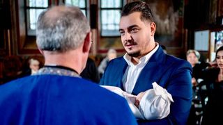 Weekend plin de emoții pentru Bursucu!  Îndrăgitul prezentator de la Kanal D a fost naș de botez pentru prima oară