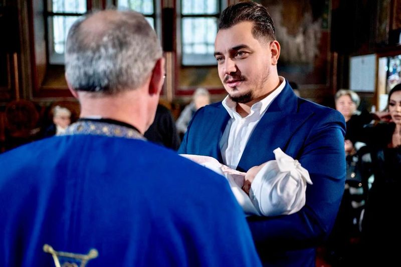 Weekend plin de emoții pentru Bursucu!  Îndrăgitul prezentator de la Kanal D a fost naș de botez pentru prima oară