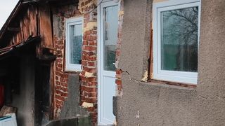 Cum influențează geamurile de tip termopan și becurile LED educația unor copii expuși sărăciei energetice