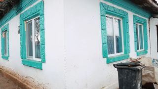 Cum influențează geamurile de tip termopan și becurile LED educația unor copii expuși sărăciei energetice