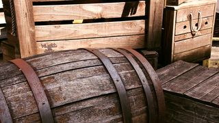 Român mort după ce a încercat să taie un butoi cu flexul