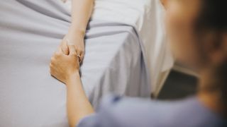 O elevă de 11 ani a fost bătută de o colegă la școală - fata a ajuns de urgență la spital