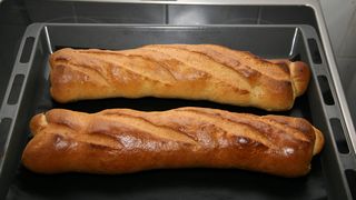 VIDEO- Românii înlocuiesc franzela clasică cu bagheta sau cu pâinea feliată cu semințe