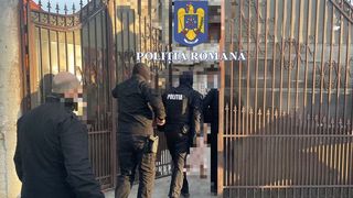 Angajatul unei primării din Constanța fost reținut după ce ar fi folosit banii instituției pentru plăți nelegale