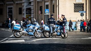 Tentativă de răpire a unui copil, în plină stradă, chiar de lângă mama lui