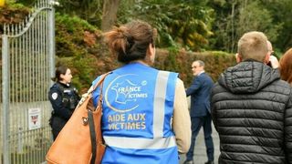 Profesoară, &icirc;njunghiată mortal la școală de un elev de 16 ani