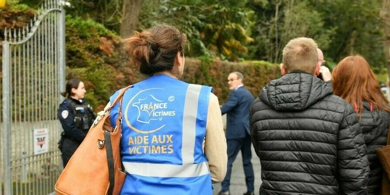 Profesoară, înjunghiată mortal la școală de un elev de 16 ani