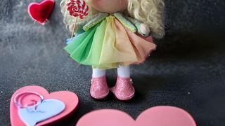 &Icirc;n Rom&acirc;nia, ucrainencele &icirc;ncearcă să-și c&acirc;știge existența cu ajutorul abilităților deoarece trebuie să se ocupe și de copii.