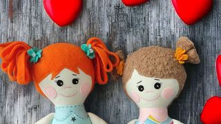 &Icirc;n Rom&acirc;nia, ucrainencele &icirc;ncearcă să-și c&acirc;știge existența cu ajutorul abilităților deoarece trebuie să se ocupe și de copii.