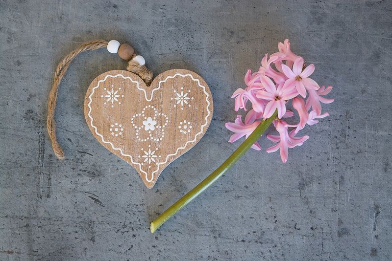 Dragobete 2023. Cum sărbătoresc românii iubirea? Tradiții și obiceiuri