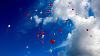 Dagobete 2023. Declarații de dragoste superbe pentru persoana iubită! &bdquo;Să iubești &icirc;nseamnă să te completezi prin celălalt. Happy DRAGOBETE!&rdquo;