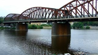 Un pod de beton pe care circulau mașini a fost furat într-o singură noapte