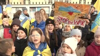 Protest în fața Ambasadei Ucrainei de la București. Copiii cer oprirea războiului