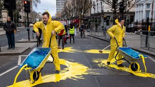 Protest &icirc;n fața Ambasadei Ucrainei de la București. Copiii cer oprirea războiului