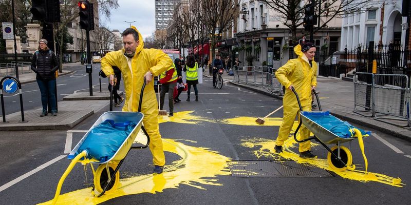 Protest în fața Ambasadei Ucrainei de la București. Copiii cer oprirea războiului