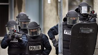 Un bărbat a fost prins de poliție chiar în timp ce își bătea soția