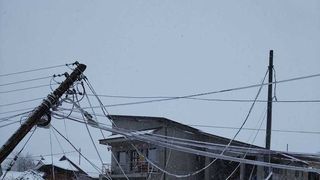 Mai multe localități din Harghita au rămas în beznă în urma unei furtuni violente