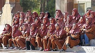 Sute de fete au fost otrăvite &icirc;n Iran pentru a le &icirc;mpiedica să meagă la școală