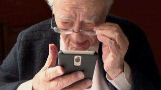 Mihai Şora va fi înmormântat, marţi, la Cimitirul Bellu, cu onoruri miliare