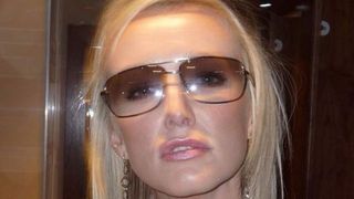 Povestea unui bărbat traumatizat de soția sa. Acesta era bătut și amenințat timp de 20 de ani