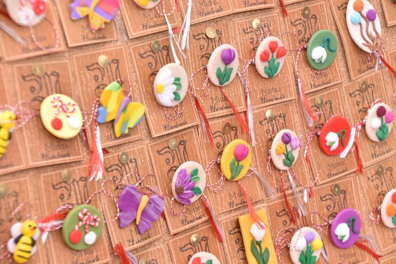 Sfaturile InfoCons legate de achiziționarea mărțișoarelor în luna martie