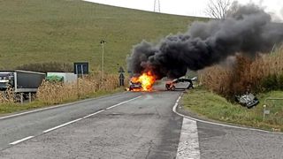 Un rom&acirc;n de 20 de ani care s-a urcat beat la volan a&nbsp;depășit două mașini cu 150 km/oră