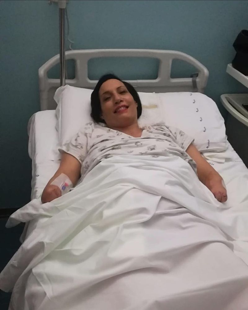 După 4 ani de la amputarea picioarelor, o femeie de 46 de ani simte că trăiește din nou, după primirea unor proteze.