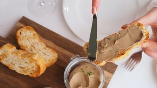 Pateul vegetal, margarina, halvaua sau sucul tip ceai sunt printre produsele cele mai periculoase de post