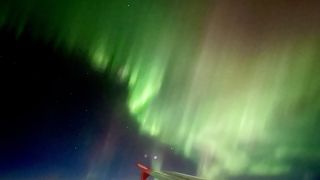Un pilot a întors avionul în mijlocul zborului pentru ca pasagerii să poată vedea aurora boreală