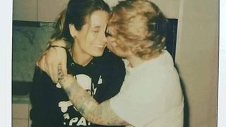 Artistul Ed Sheeran a făcut dezvăluiri despre perioada grea prin care a trecut alături de soția sa, diagnosticată cu o tumoră &icirc;n timpul sarciniiArtistul Ed Sheeran a făcut dezvăluiri despre perioada grea prin care a trecut alături de soția sa, diagnostica