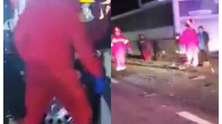 Grav accident pe o șosea din Maramureș. Un șofer s-a izbit violent de un autobuz cu navetiști