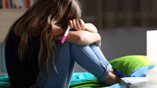 Caz incredibil la o școală gimnazială din Satu Mare. O elevă în vârstă de 14 ani a aflat că este însărcinată