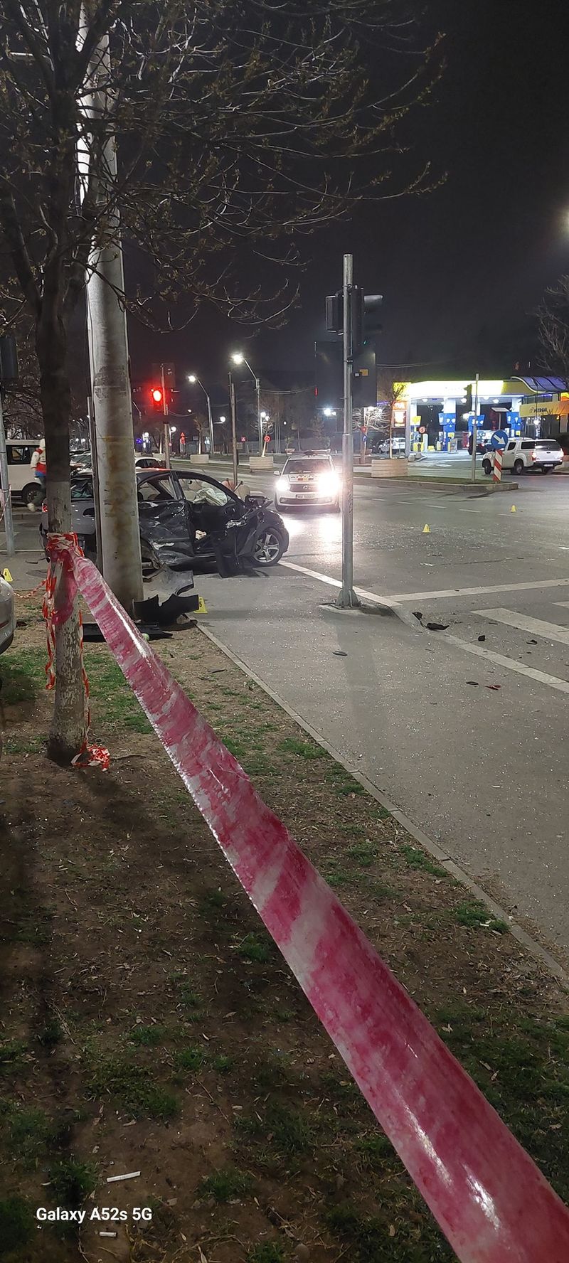 Prăpăd noaptea trecută în Capitală. Un șofer a distrus șase mașini, iar trei persoane au ajuns la spital