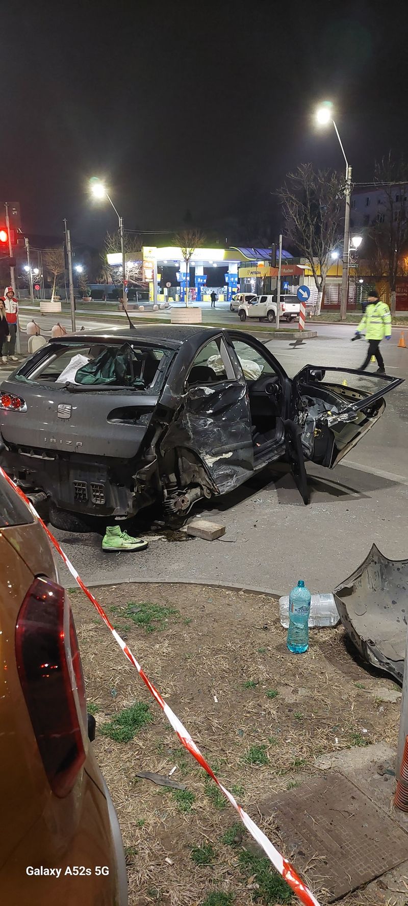 Prăpăd noaptea trecută în Capitală. Un șofer a distrus șase mașini, iar trei persoane au ajuns la spital