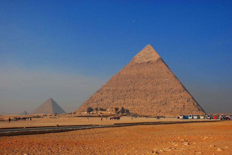 Un coridor ascuns, lung de nouă metri, a fost descoperit în apropierea intrării principale a Marii Piramide din Giza