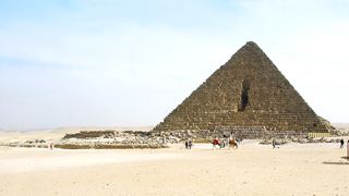 Un coridor ascuns, lung de nouă metri, a fost descoperit în apropierea intrării principale a Marii Piramide din Giza