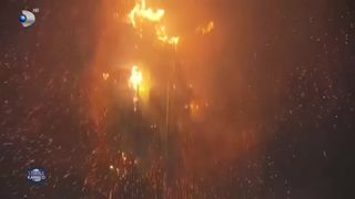 Zg&acirc;rie nori &icirc;n flăcări