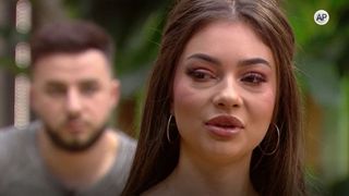 Patricia l-a prins pe Marinel: „Vine fosta ta iubită, este adevărat?” Bianca și Alex au parte de prima lor întâlnire. Urmăriți totul într-o nouă ediție „Casa Iubirii”, sâmbătă, 4 martie, la Kanal D